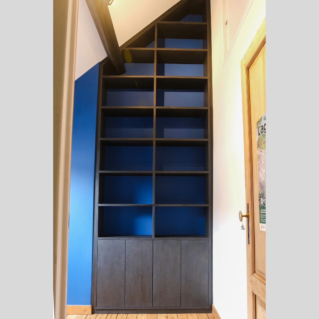 Book cabinet 